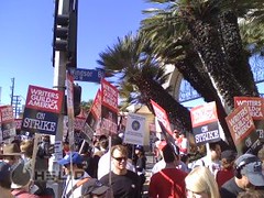 Star trek supports the WGA.