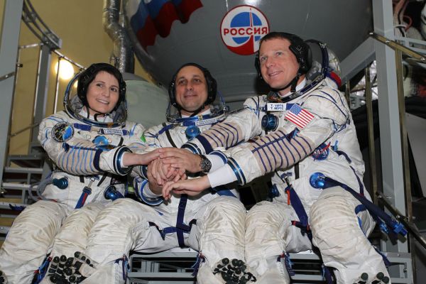 Expedition 42/43 during their final exams at Star City