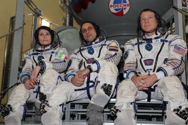 Expedition 42/43 during their final exams at Star City