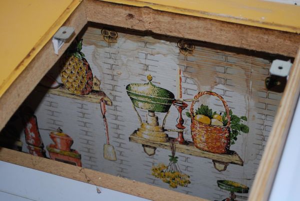 Retro wallpaper - Oakleigh rental house