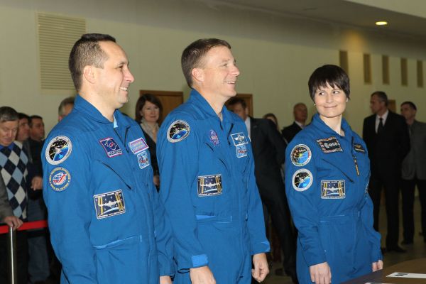 Expedition 42/43 during their final exams at Star City
