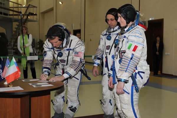 Expedition 42/43 during their final exams at Star City