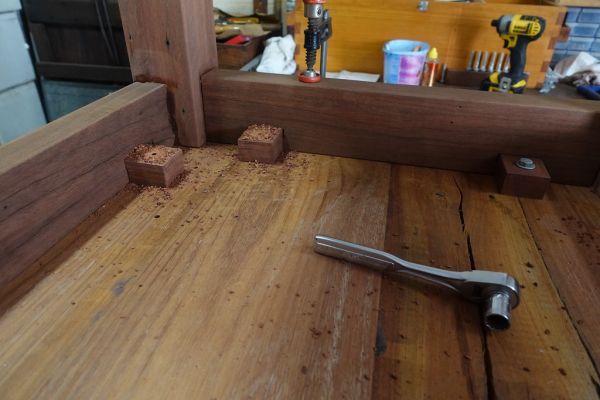 Screwing the benchtop down