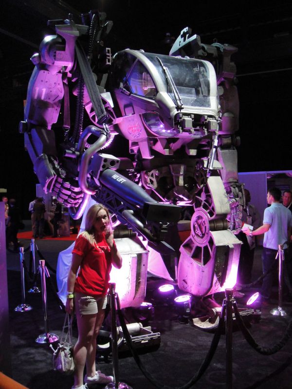 E3 2009 James Cameron's Avatar mech from the movie and video game