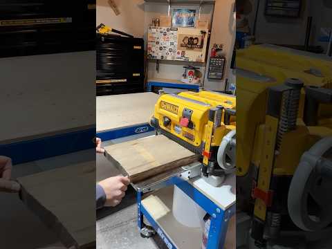 Hands down the best benchtop planer available is Dewalt’s DW735. #woodworkiing #powertools #workshop